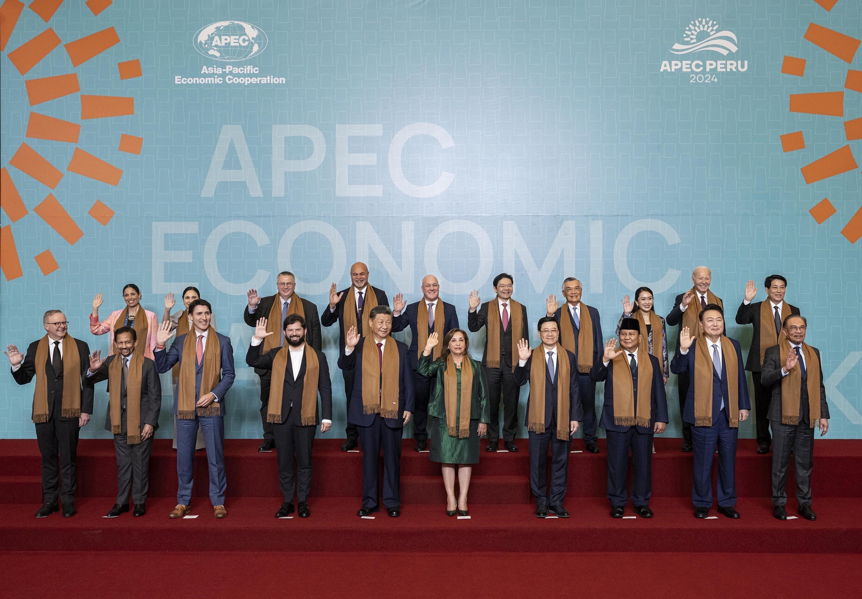 Chủ tịch nước Lương Cường cùng các đại biểu dự Hội nghị Cấp cao APEC lần thứ 31.