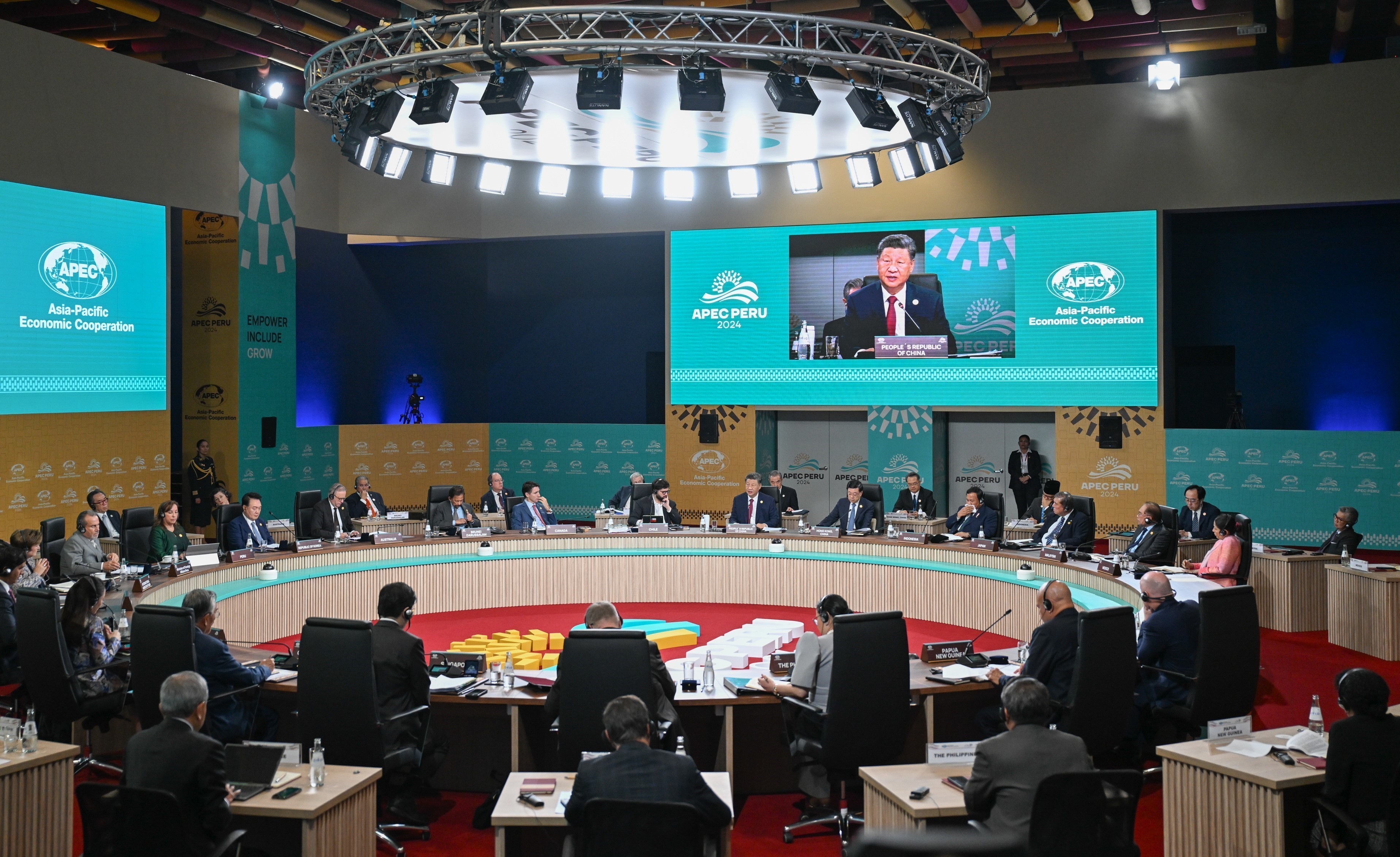 Toàn cảnh hội nghị cao cấp Diễn đàn Hợp tác Kinh tế châu Á-Thái Bình Dương (APEC) tại Lima, Peru.