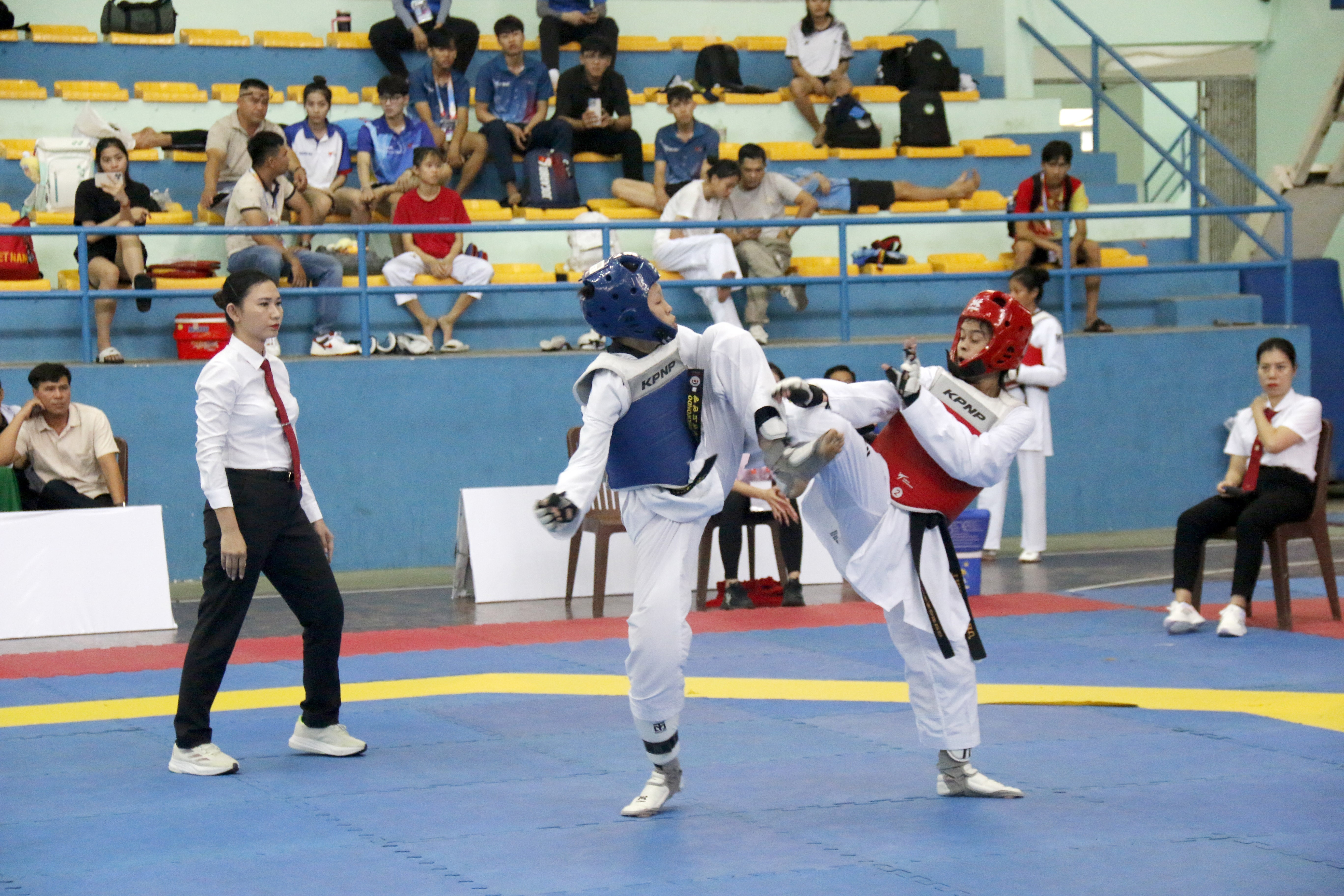 Vận động viên thi đấu nội dung đối kháng nữ Olympic trẻ.