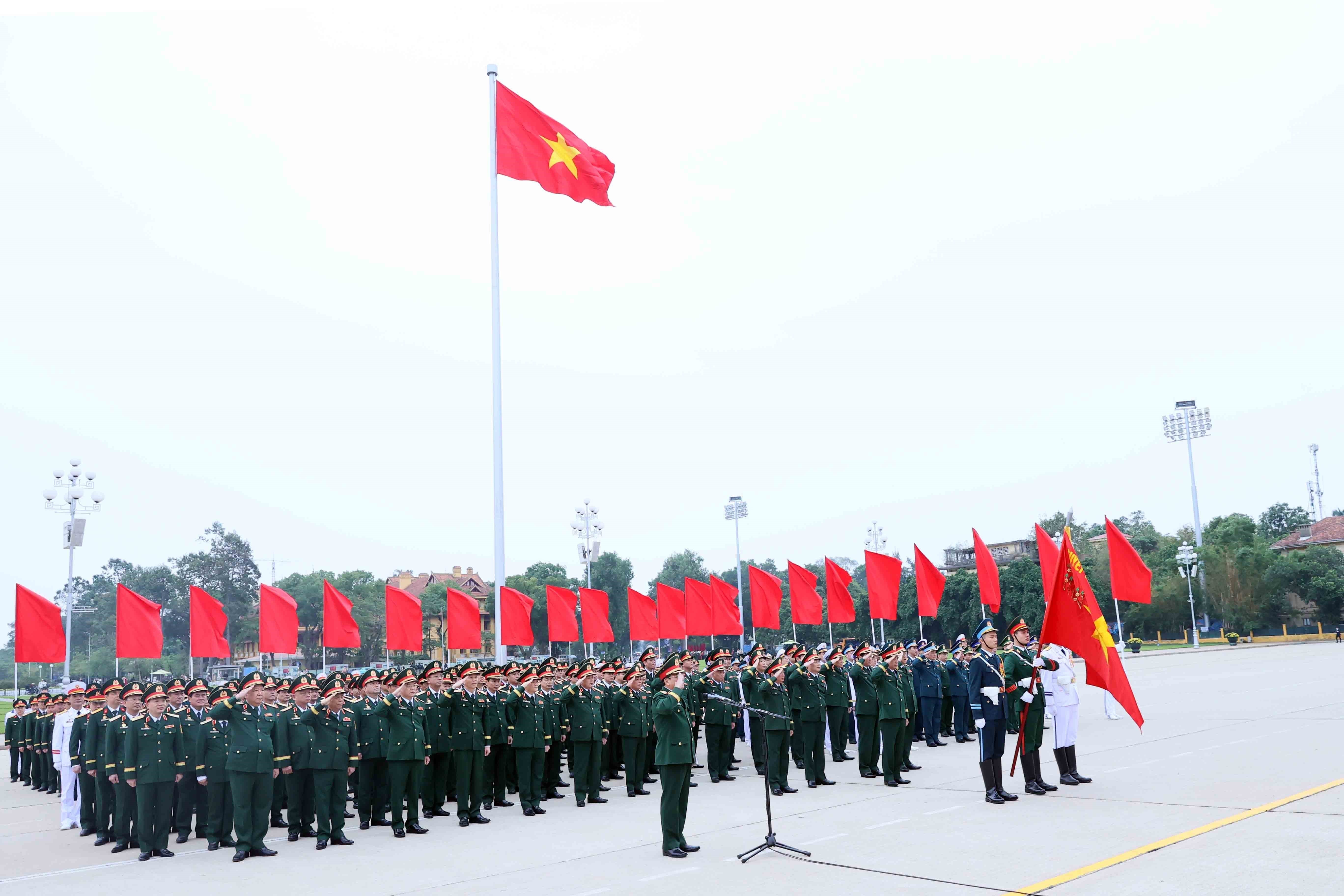 Các đại biểu dự Lễ báo công và vào Lăng viếng Chủ tịch Hồ Chí Minh.