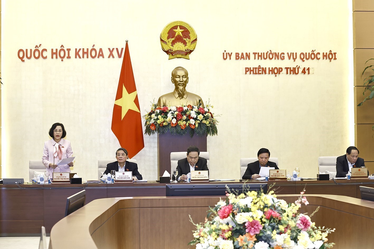 Phó Chủ tịch Quốc hội Nguyễn Thị Thanh phát biểu tại phiên họp.