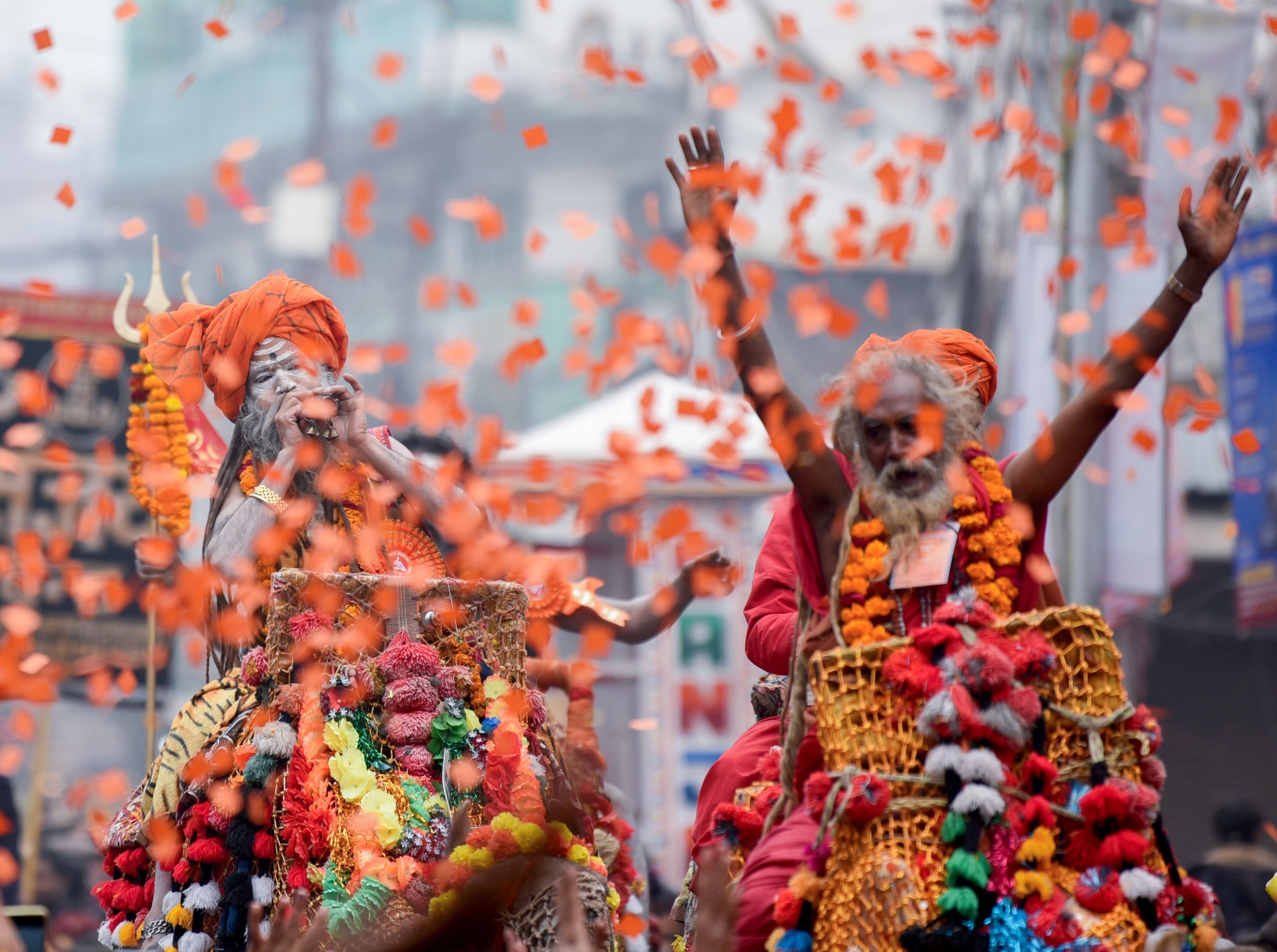 Các tín đồ đạo Hindu tham gia lễ hội Mahakumbh Mela ở Prayagrai, Ấn độ.