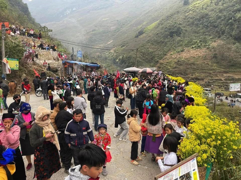 Các điểm du lịch nổi tiếng trên Cao nguyên đá Đồng Văn (Hà Giang) là điểm đến hấp dẫn của du khách trong những ngày đầu Xuân.