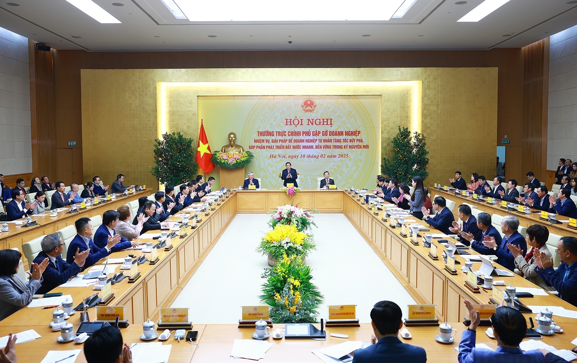 Quang cảnh Hội nghị Thường trực Chính phủ gặp gỡ doanh nghiệp.