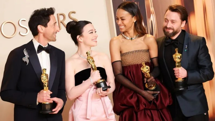 Các diễn viên giành chiến thắng ở hạng mục diễn xuất (từ trái qua): Adrien Brody, Mikey Madison, Zoe Saldaña, Kieran Culkin. Ảnh: Getty Images