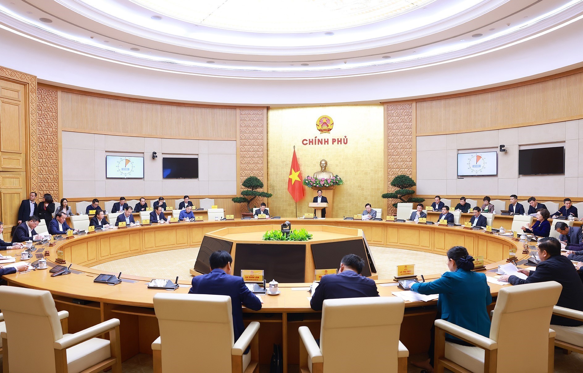 Phiên họp Chính phủ đánh giá tình hình kinh tế khu vực và thế giới.