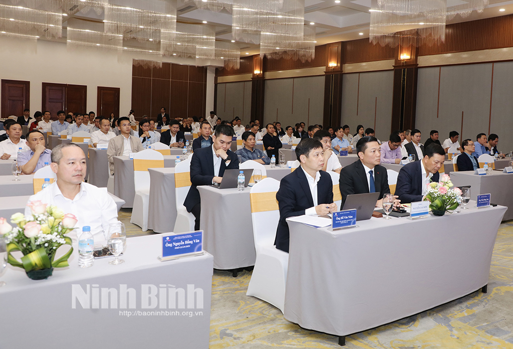 Các đại biểu dự hội nghị.