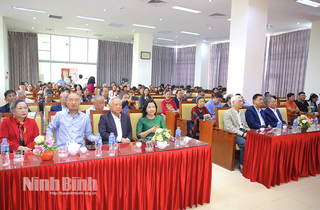 Các đại biểu dự buổi gặp mặt.