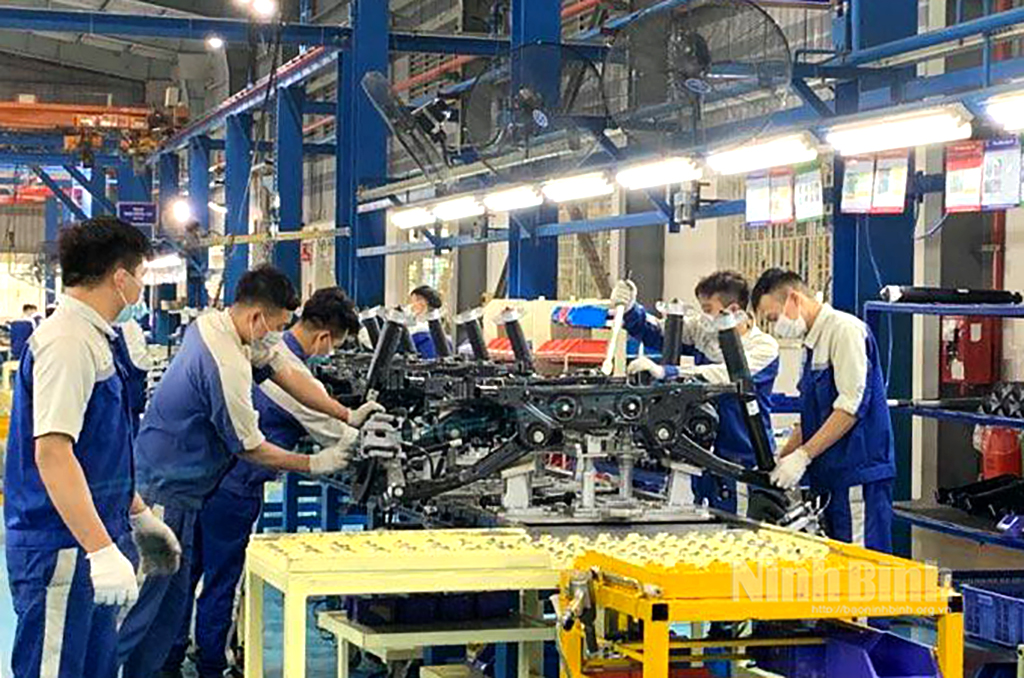 Tập đoàn Thành Công đã nộp ngân sách trong quý I chiếm trên 80% số nộp khu vực ngoài quốc doanh. Trong ảnh: Dây chuyền sản xuất của Nhà máy ô tô Hyundai Thành Công, KCN Gián Khẩu (Gia Viễn).