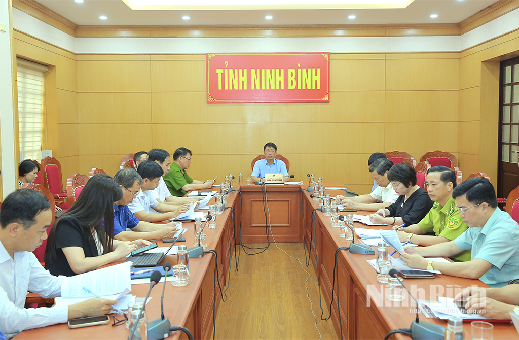 Các đại biểu dự hội nghị tại điểm cầu Ninh Bình.