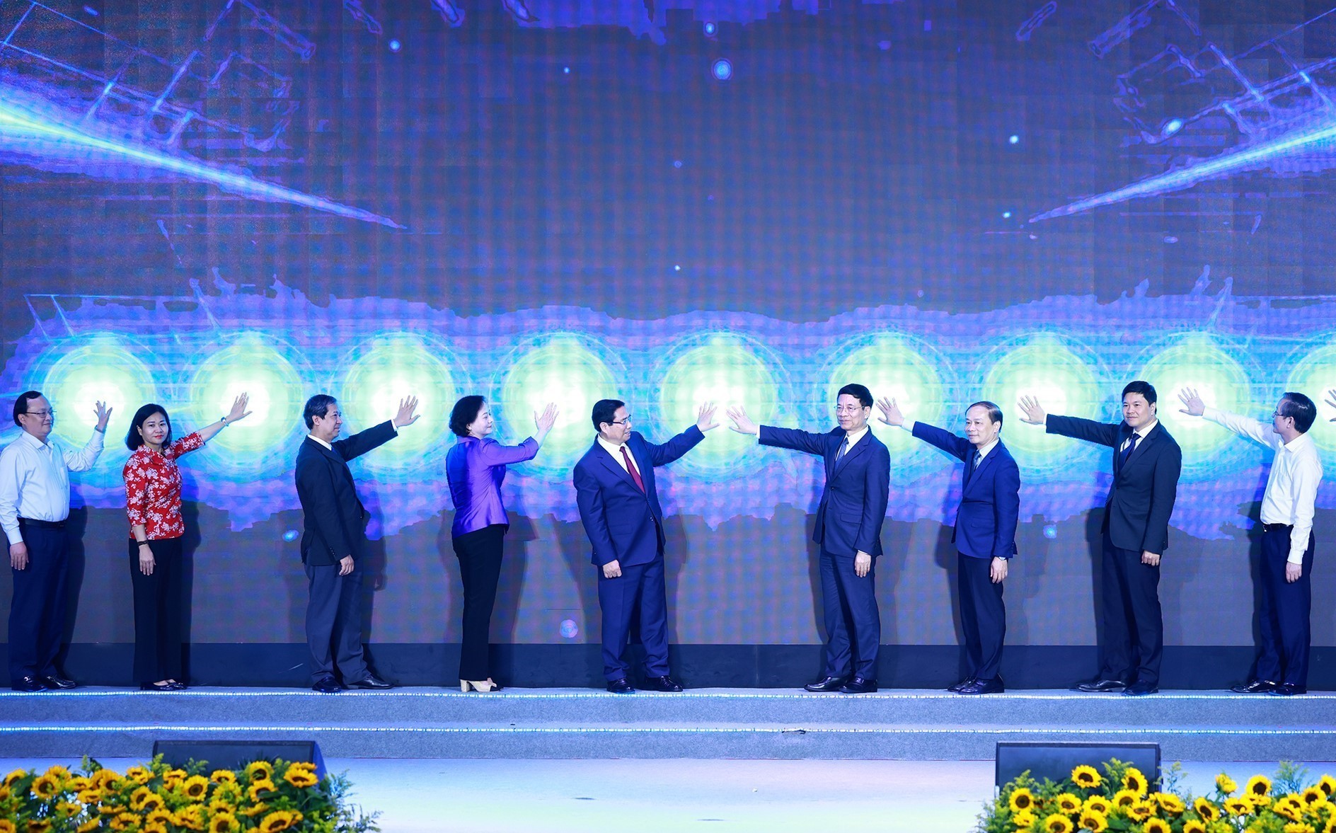 Thủ tướng Phạm Minh Chính và các đại biểu tham dự Lễ phát động Phong trào “Cả nước thi đua đổi mới sáng tạo và chuyển đổi số”. Ảnh: Dương Giang-TTXVN Thủ tướng Phạm Minh Chính tham quan trưng bày sản phẩm đổi mới sáng tạo và chuyển đổi số”. Ảnh: Dương Giang-TTXVN Thủ tướng Phạm Minh Chính với sinh viên tham dự Lễ phát động Phong trào “Cả nước thi đua đổi mới sáng tạo và chuyển đổi số”. Ảnh: Dương Giang-TTXVN Thủ tướng Phạm Minh Chính và các đại biểu tham dự Lễ phát động Phong trào “Cả nước thi đua đổi mới sáng tạo và chuyển đổi số”. Ảnh: Dương Giang-TTXVN Thủ tướng Phạm Minh Chính, Chủ tịch Hội đồng Thi đua-Khen thưởng Trung ương phát động Phong trào “Cả nước thi đua đổi mới sáng tạo và chuyển đổi số”. Ảnh: Dương Giang-TTXVN Thủ tướng Phạm Minh Chính đến dự Lễ phát động Phong trào “Cả nước thi đua đổi mới sáng tạo và chuyển đổi số”. Ảnh: Dương Giang-TTXVN Các đại biểu tham dự Lễ phát động Phong trào “Cả nước thi đua đổi mới sáng tạo và chuyển đổi số”. Ảnh: Dương Giang-TTXVN Thủ tướng Phạm Minh Chính tham quan trưng bày sản phẩm đổi mới sáng tạo và chuyển đổi số”. Ảnh: Dương Giang-TTXVN Thủ tướng Phạm Minh Chính với sinh viên tham dự Lễ phát động Phong trào “Cả nước thi đua đổi mới sáng tạo và chuyển đổi số”. Ảnh: Dương Giang-TTXVN Thủ tướng Phạm Minh Chính tham quan trưng bày sản phẩm đổi mới sáng tạo và chuyển đổi số”. Ảnh: Dương Giang-TTXVN Thủ tướng Phạm Minh Chính với sinh viên tham dự Lễ phát động Phong trào “Cả nước thi đua đổi mới sáng tạo và chuyển đổi số”. Ảnh: Dương Giang-TTXVN Thủ tướng Phạm Minh Chính và các đại biểu phát động Phong trào “Cả nước thi đua đổi mới sáng tạo và chuyển đổi số”.