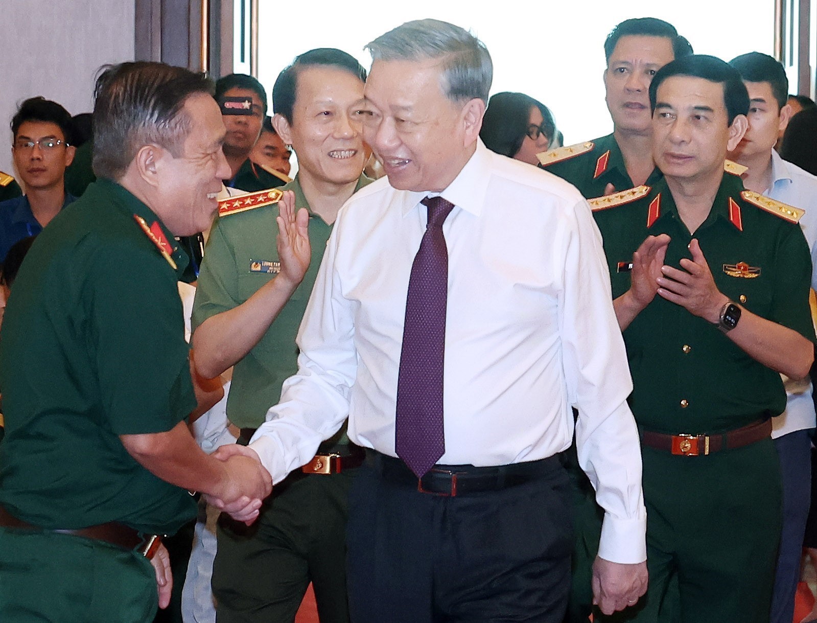 Tổng Bí thư Tô Lâm gặp mặt đại biểu tướng lĩnh, anh hùng và các lực lượng tham gia Chiến dịch Hồ Chí Minh. Ảnh: TTXVN
