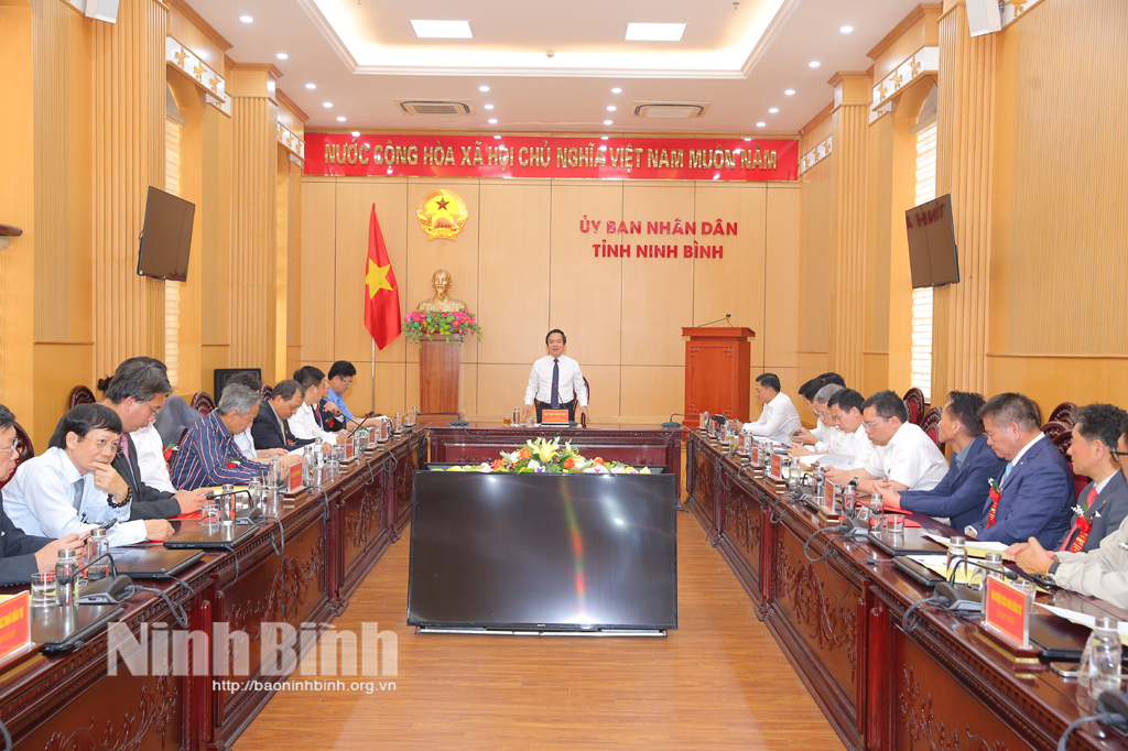 Quang cảnh buổi làm việc.