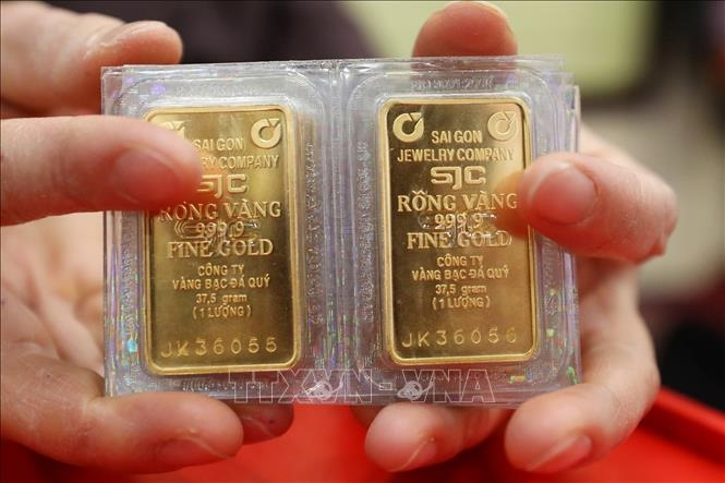 Giá vàng miếng SJC giảm 1,8 triệu đồng/lượng.