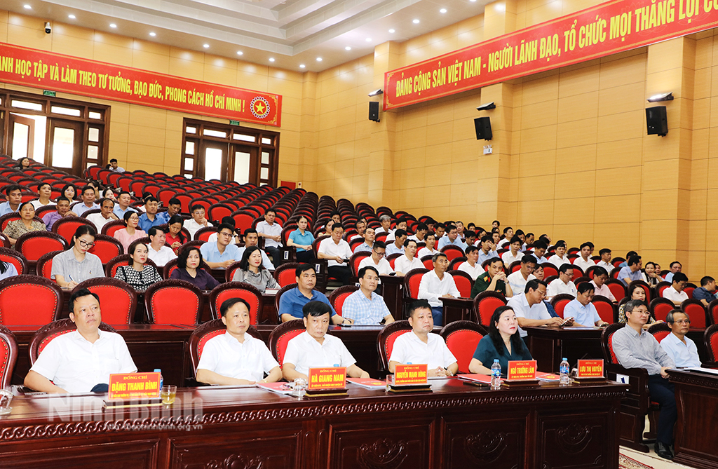 Các đại biểu dự hội nghị.