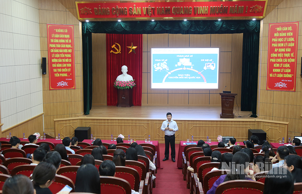 Quang cảnh lớp bồi dưỡng.