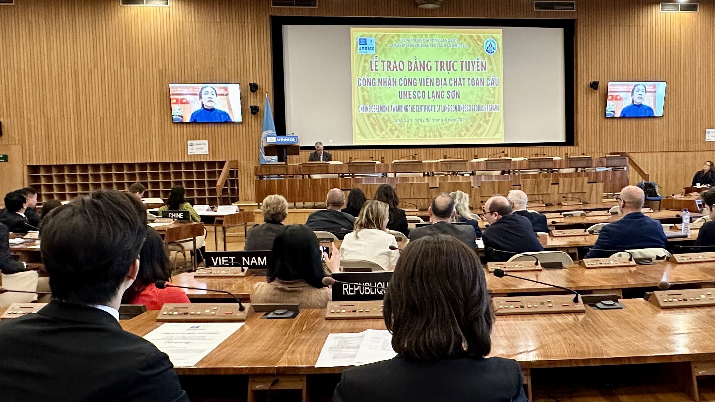 Quang cảnh buổi lễ trao bằng công nhận Công viên địa chất toàn cầu UNESCO cho Công viên địa chất Lạng Sơn.