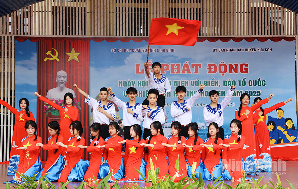 Chương trình văn nghệ tại Lễ phát động Ngày hội Thanh niên với biển đảo Tổ quốc và Chiến dịch tình nguyện hè năm 2025.