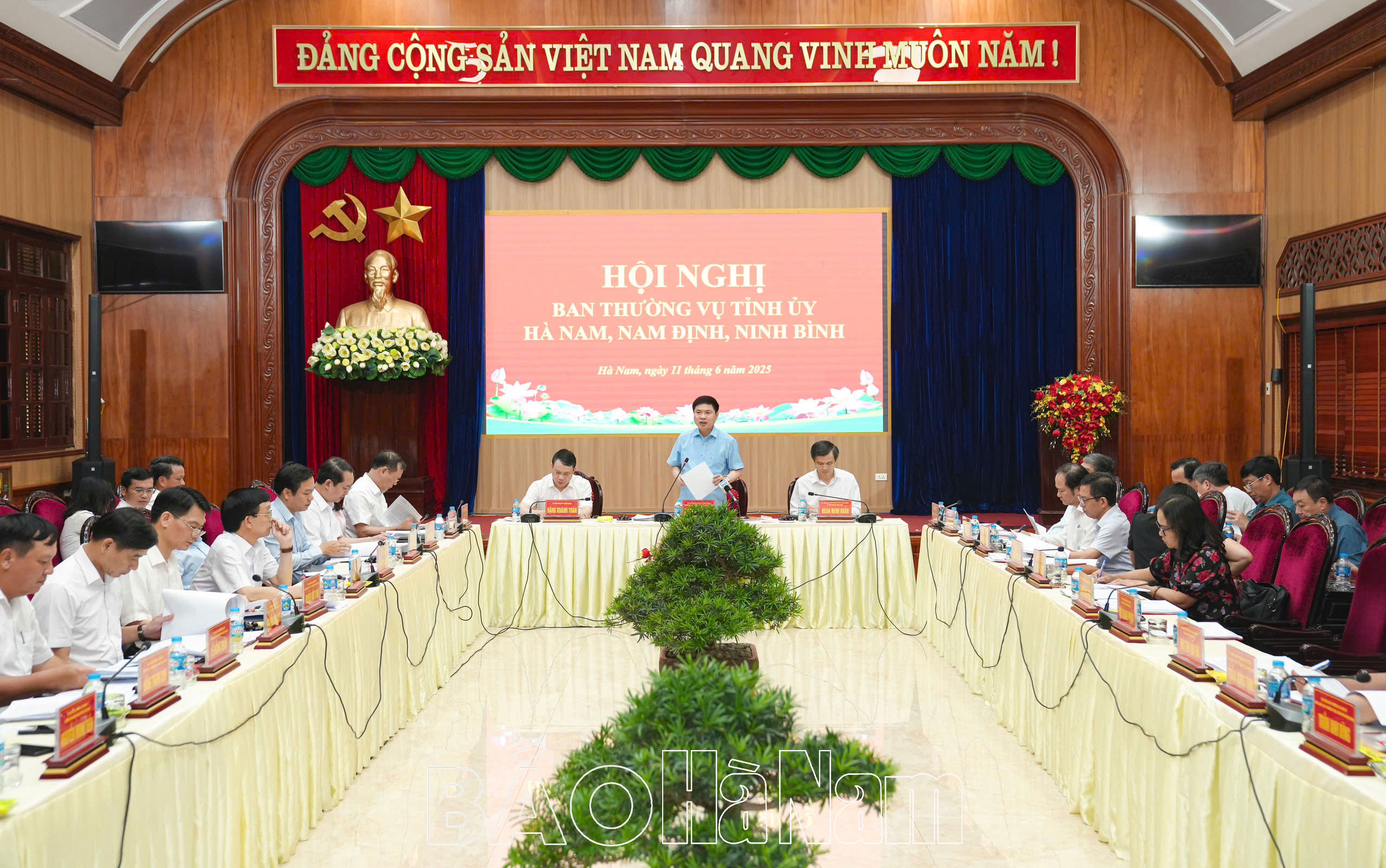 Ban Thường vụ Tỉnh ủy Hà Nam, Nam Định, Ninh Bình thảo luận về công tác nhân sự và góp ý vào dự thảo Đề án thành lập Đảng bộ tỉnh Ninh Bình mới
