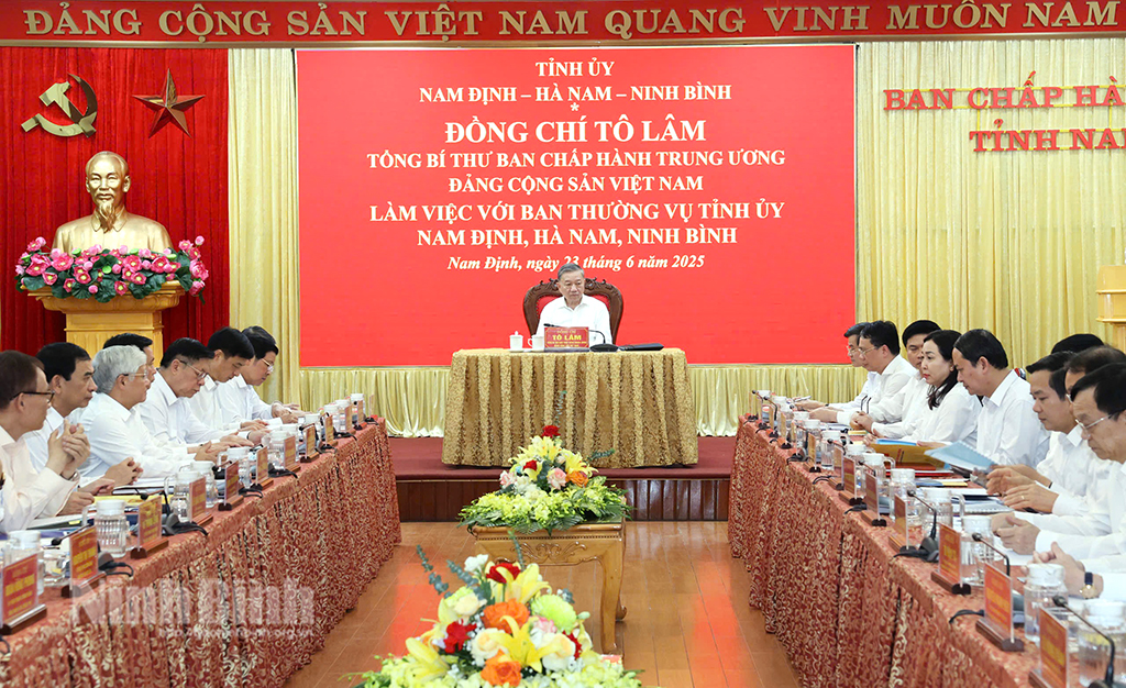 Quang cảnh buổi làm việc.
