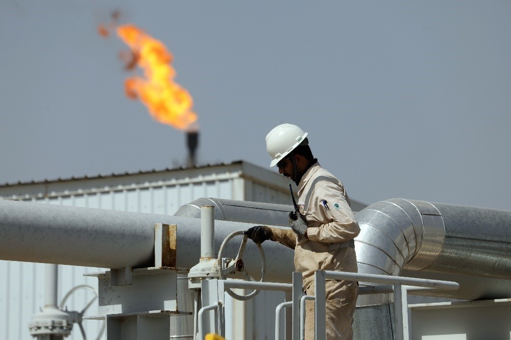 Công nhân làm việc tại nhà máy lọc dầu ở tỉnh Wasit, Iraq.