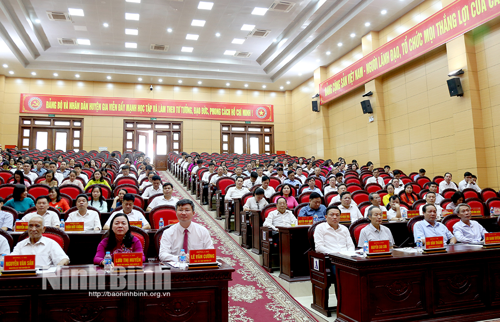 Các đại biểu dự hội nghị.