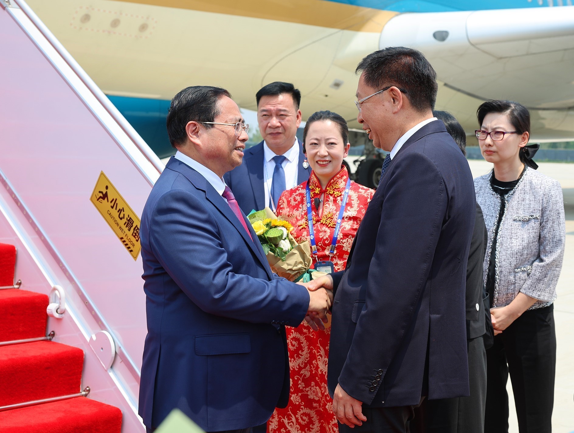 Lễ đón Thủ tướng Chính phủ Phạm Minh Chính tại sân bay quốc tế Tân Hải, thành phố Thiên Tân (Trung Quốc). Ảnh: TTXVN