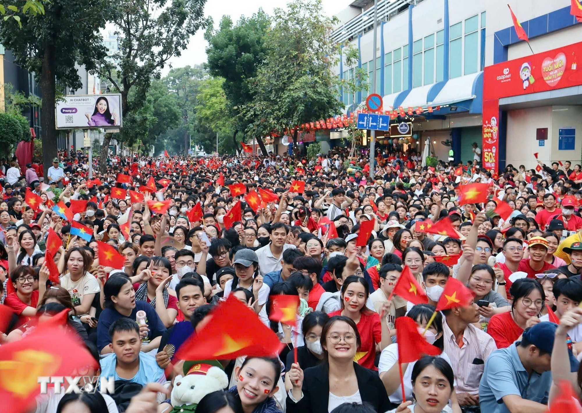 ttxvn-nguoi-dan-tphcm-le-ky-niem-50-nam-8.jpg