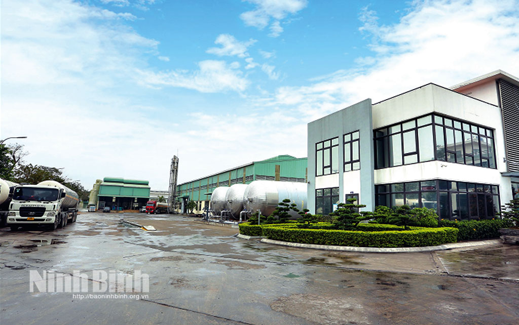 Quang cảnh Nhà máy sản xuất CO2 lỏng tinh khiết, Khu công nghiệp Khánh Phú, phường Đông Hoa Lư. Ảnh: Anh Tuấn