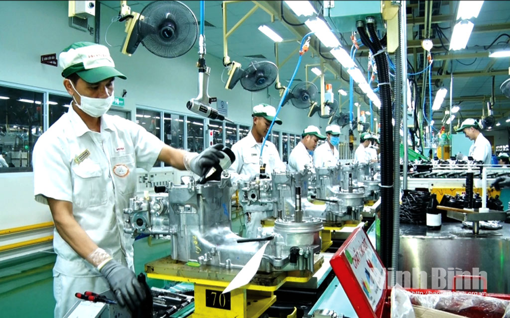 Dây chuyền lắp ráp xe máy của Nhà máy Honda Việt Nam - Khu Công nghiệp Đồng Văn 2. Ảnh: Văn Biển