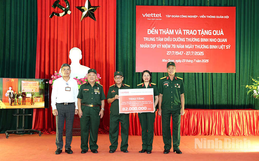 Lãnh đạo Chi nhánh Viettel Ninh Bình tặng quà thương, bệnh binh Trung tâm Điều dưỡng thương binh Nho Quan.