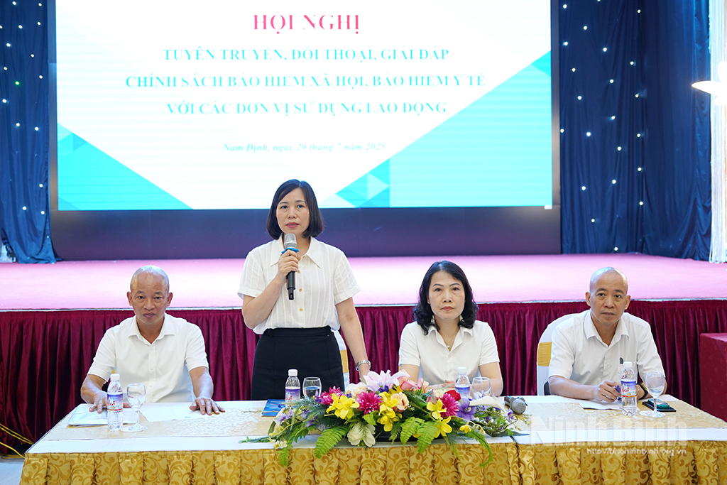 Lãnh đạo BHXH tỉnh Ninh Bình tuyên truyền, đối thoại, giải đáp chính sách BHXH, BHYT với các đơn vị sử dụng lao động trên địa bàn.