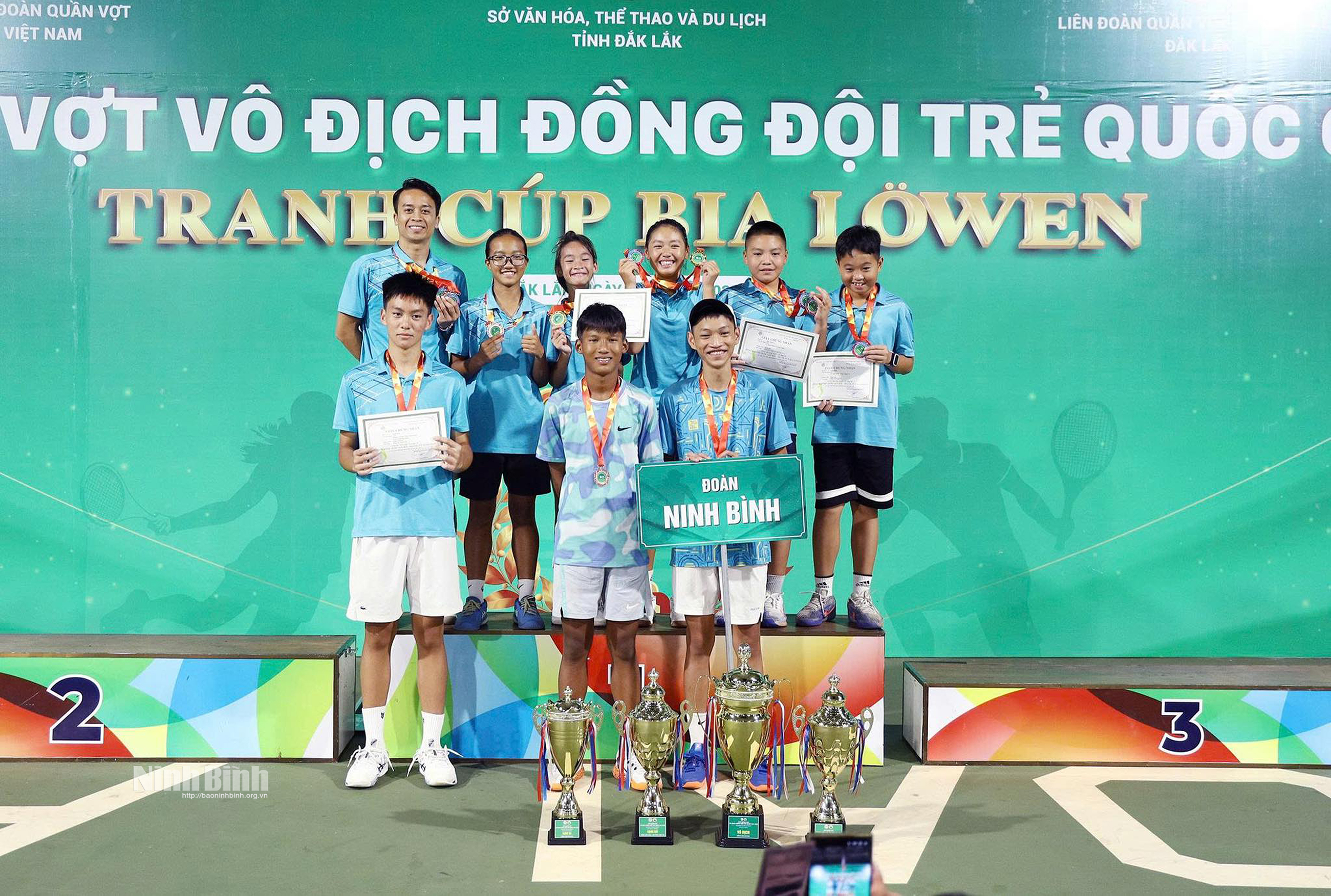 Các vận động viên Ninh Bình giành Huy chương Vàng nội dung đồng đội nữ U14.