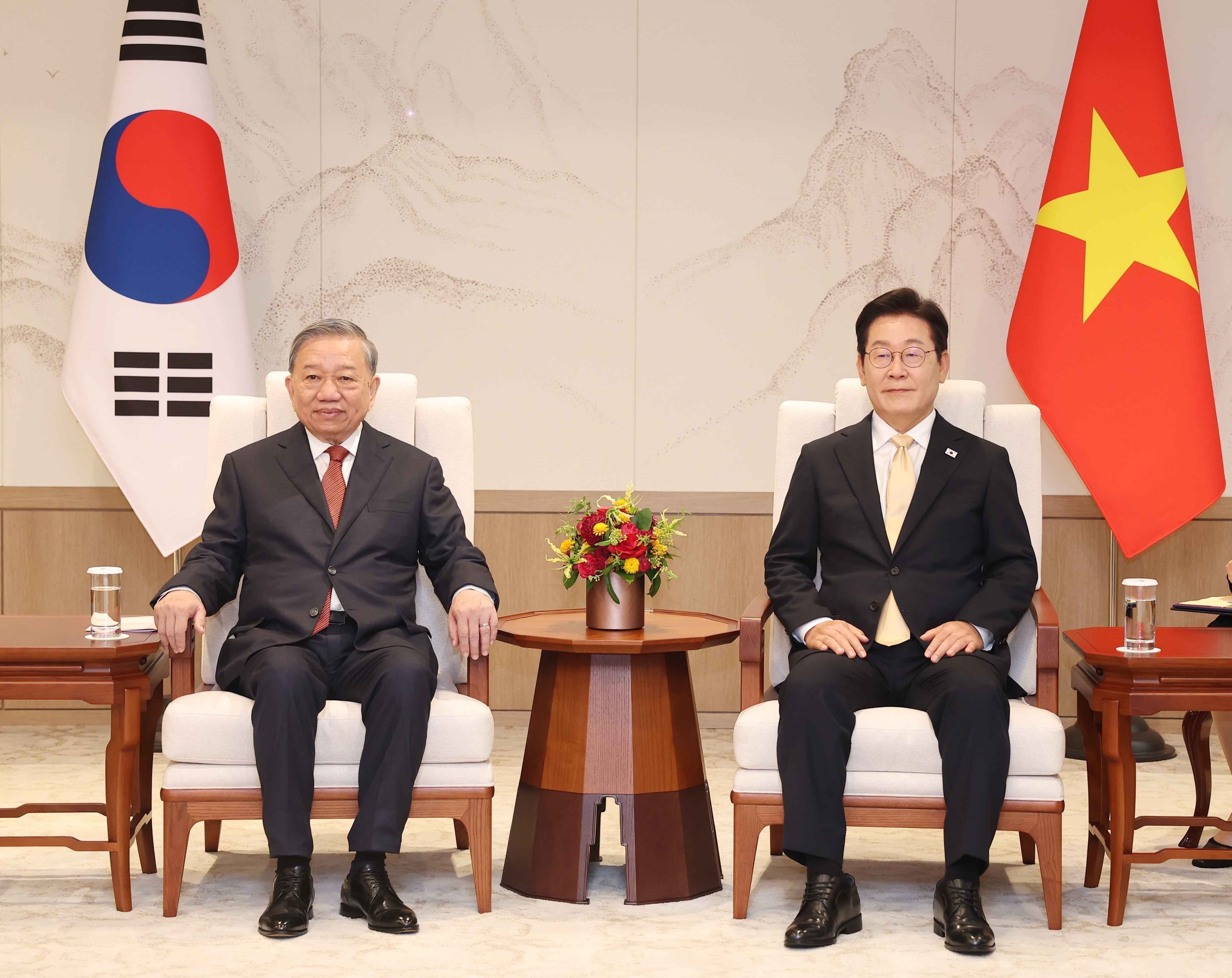 Tổng Bí thư Tô Lâm hội đàm hẹp với Tổng thống Hàn Quốc Lee Jae Myung.