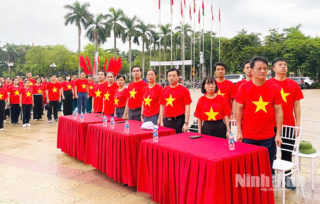 Đồng chí Đào Đình Tùng, Ủy viên Ban Thường vụ Tỉnh ủy, Bí thư Đảng ủy, Chủ tịch HĐND phường Phủ Lý tham dự sự kiện tại phường Phủ Lý.