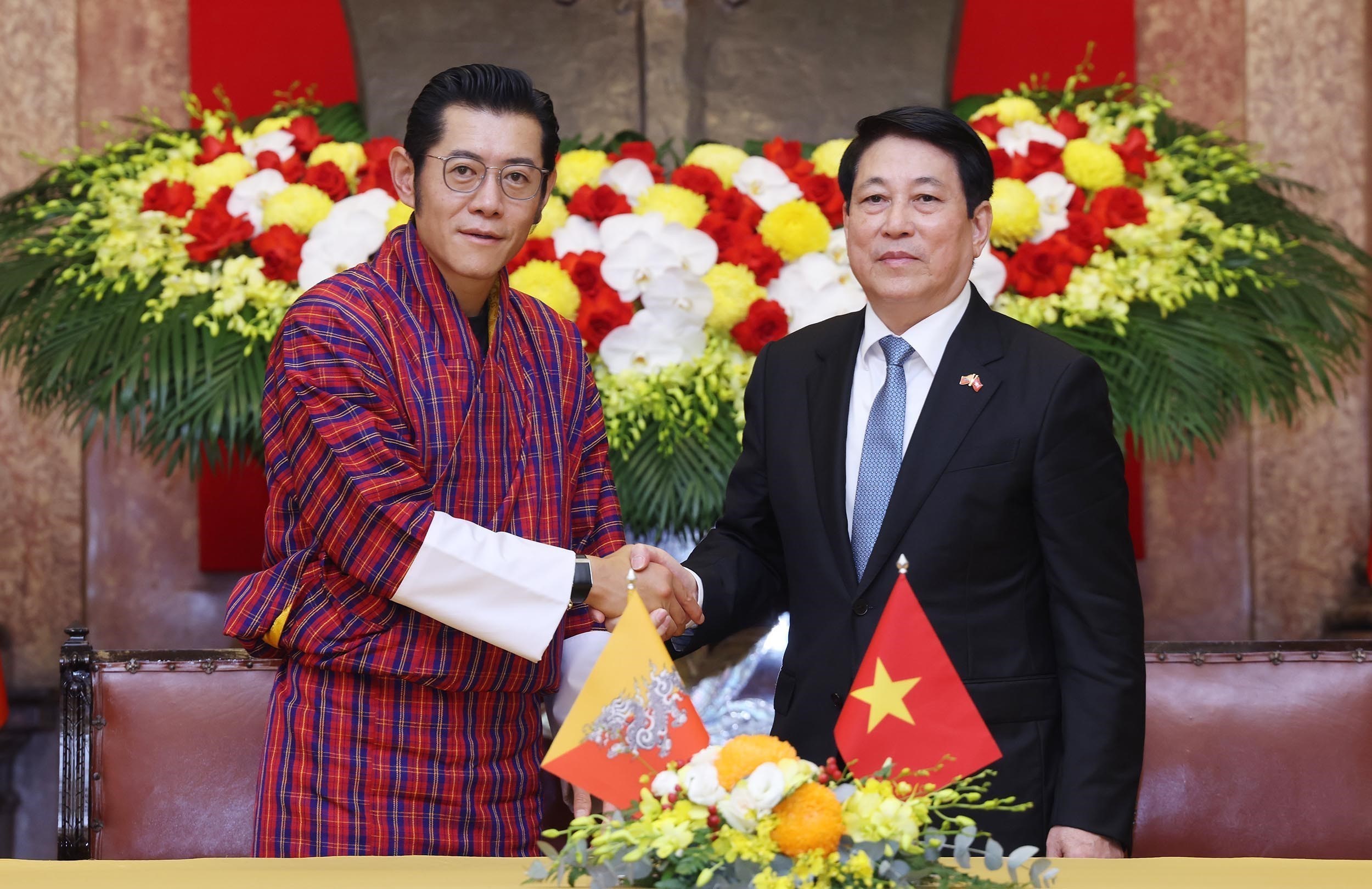 Chủ tịch nước Lương Cường và Quốc vương Bhutan Jigme Khesar Namgyel Wangchuck.