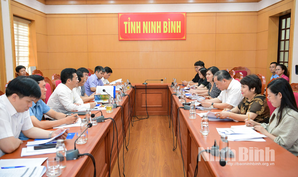 Quang cảnh buổi làm việc.