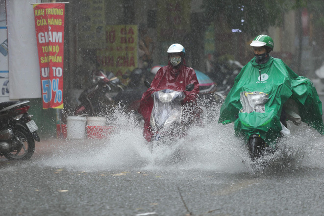 Bắc Bộ và Trung Bộ mưa rất to.