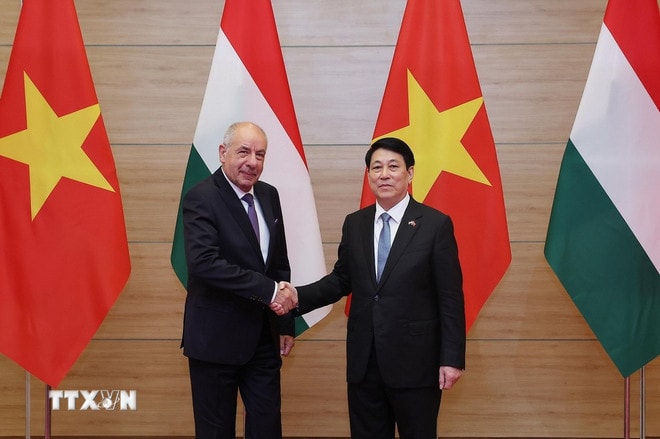 f49d8f86164867992-_ttxvn-vna-potal-chu-tich-nuoc-luong-cuong-chu-tri-tiec-chieu-dai-tong-thong-hungary-sulyok-tamas-8059550.jpg