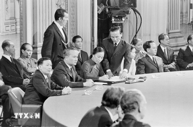 media.vietnamplus.vn-images-c85de7563ed347cad2bfc202c76ef7678bc88890ca3f6c55f786d86f989a96f69aac775d6fa55f362a3d3ce30f452548a74f6b1bfe70b3203772c7979020cefa-_ttxvn-hiep-dinh-paris.jpg