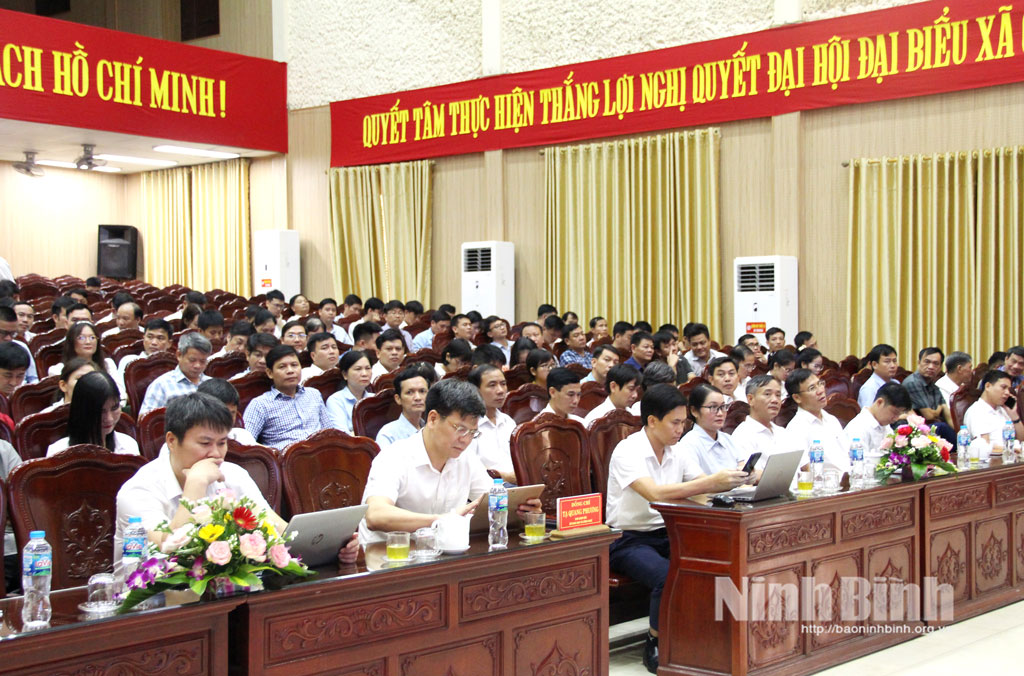 Các đại biểu tham dự hội thảo.