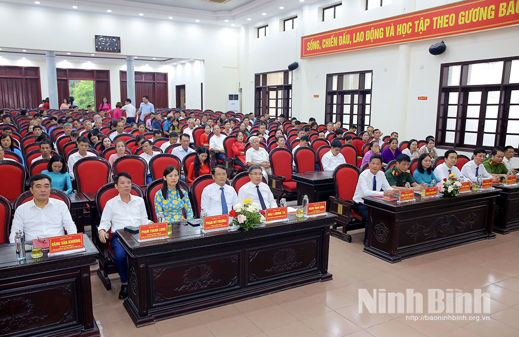 Các đại biểu tham dự hội nghị.