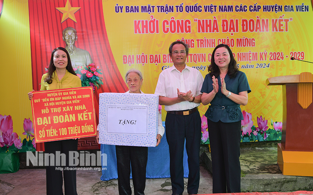 The Vietnam Fatherland Front Committees at all levels mobilises money to build houses for the poor.