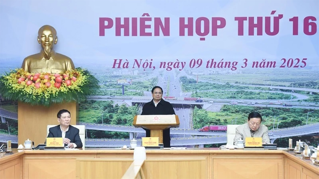 PM Pham Minh Chinh at the 16th meeting of the State Steering Committee for key national transport projects on March 9. (Photo: NDO)
