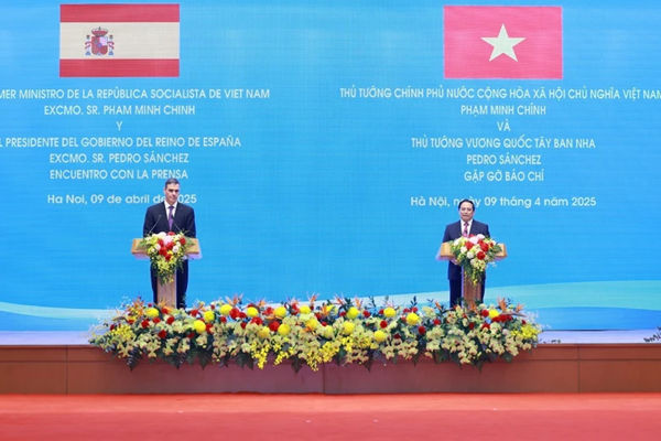Vietnamese, Spanish PMs co-chair joint press conference following Hanoi talks