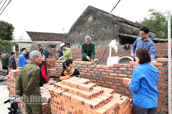 Ninh Binh authorities accompany disadvantaged people