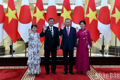 Party General Secretary To Lam (second, right), and his spouse welcome Japanese Prime Minister Ishiba Shigeru and his spouse in Hanoi on April 27 (Photo: NDO)