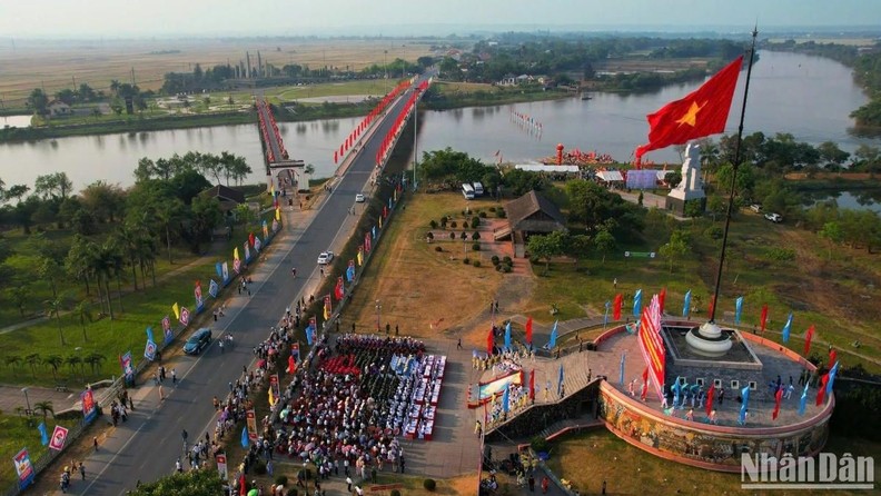 The flag-raising ceremony at the Hien Luong – Ben Hai special national historic site in Quang Tri Province