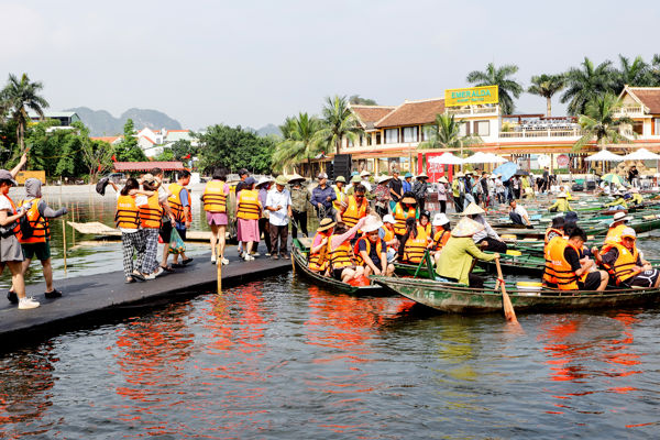 Ninh Binh earns over 1 trillion VND from tourism during April 30–May 1 holidays