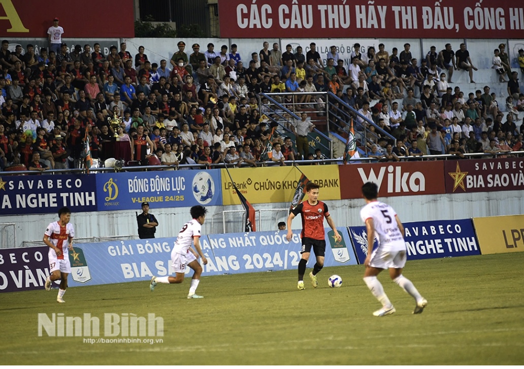The match between Phu Dong Ninh Binh and Ho Chi Minh city Youth club.